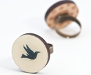 Black bird round ring